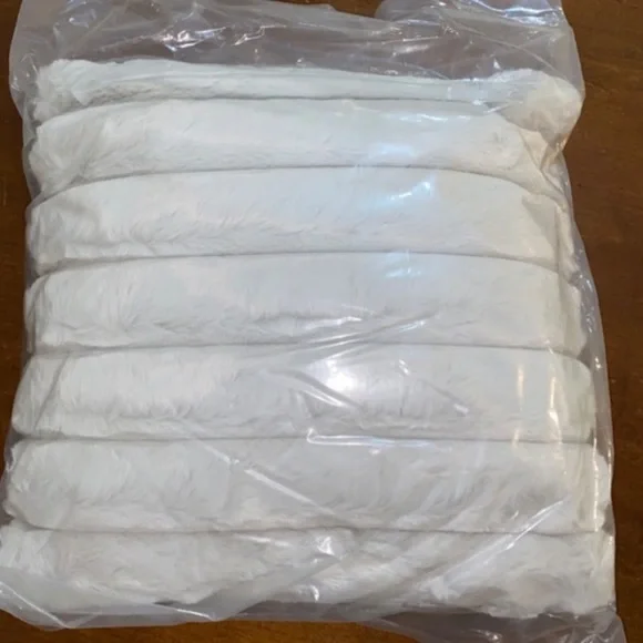 PUFFER FAUX FUR PILLOW - Picture 6 of 8